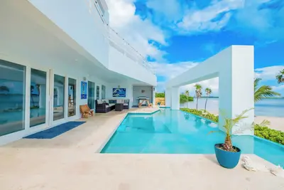 Image de 15% De Rabais Villa Magnifique Avec Piscines PRIVÉES \/ Personnel (01 Oct - 21 DÉC. 2018)