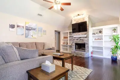Image de Cottage urbain au coeur d'Irving et Dfw