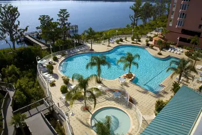 Image de Suite de Luxe avec étapes vues uniques lac situé de Parcs Disney