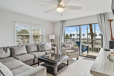 Image de La Coquina # 101 Madeira Beach 2 chambres 2 salles de bain Wifi piscine balcon avec vue Pet Friendly