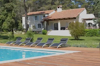 Image de Superbe Bastide! 7 ch Piscine chauffée. Tennis privé. , Calme absolu, 15000m2,