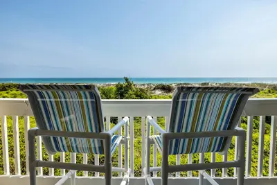 Image de Nouvellement listé! Condo Direct Ocean Front Une place à la plage rénovée 2018!