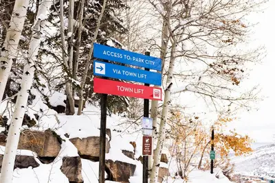 Image de Grande Maison PRIVÉE - ÉTAPES Pour Le Ski Et La Rue Principale!