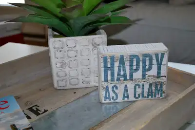 Image de Escapade sur la plage récemment rénovée dans une rue calme
