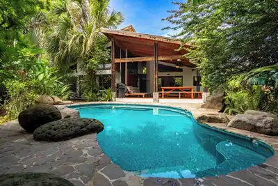Image de Piscine, A \/ C dans toutes les chambres, 10 minutes Ă pied de la plage \/ restaurants \/ ville, barbecue, pas de 4x4!