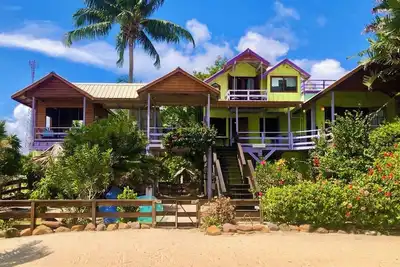 Image de Bord de l'océan à Maya Beach: w \/ dock, wifi, 4-6 SUPs, kayaks, 4 vélos - sur le sable