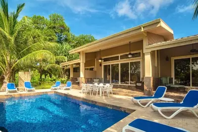 Image de Luxury Oceanfront 4br / 5 Bath Villa with Infinity Pool