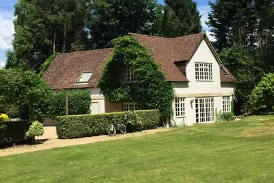 Image de South Downs Cottage w \/ portail privé ouvrant directement sur les Downs