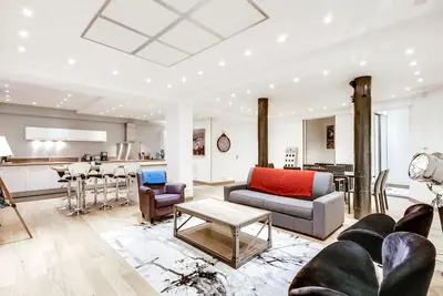 Image de Centre historique, 140 m², 8 couchages, vient d'être rénové, à pied de tout, a / c