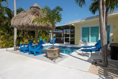 Image de Rénové, accès piscine privée, Canal & Cabana Club!