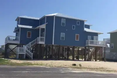 Image de Hou La La! 3 au 11 août 250 $ / nuit! Reserve Maintenant! 4br / 2. 5ba Beach, Bay, Piscine 12 personnes!