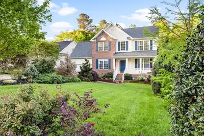 Image de Luxueusement meublé 5br / 2. Maison 5ba près de Unc / Duke
