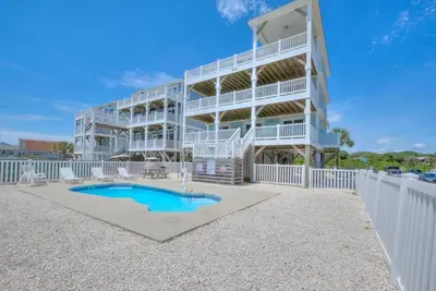 Image de Brand New 7 Bdrm / 4. Maison 5 pieds en bord de mer avec piscine et ascenseur-saisons16