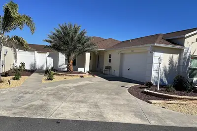 Image de Villa magnifiquement rénovée dans une communauté de retraite active passionnante.