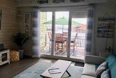 Image de Condo Bord De L'Eau Avec Pierre De PÊCHE Et Dock Bateau ASSIGNÉ!