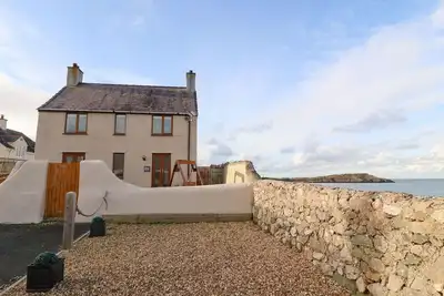 Image de Beacon Cottage, animaux acceptés, avec un jardin à Cemaes Bay, Ref 988078