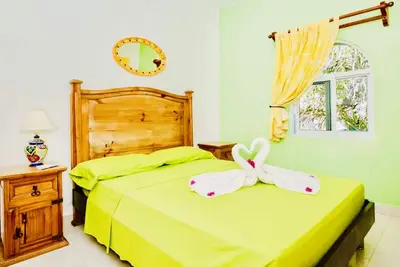 Image de Chambre Familiale Deluxe avec Balcon et Piscine Playacar Ii