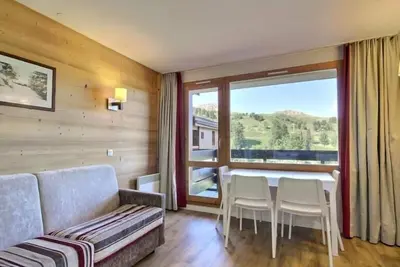Image de Appartement cosy sur les pistes avec balcon et WiFi