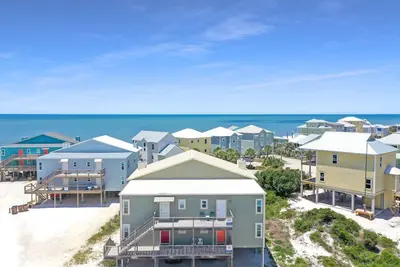 Image de Great Views, Unit Top Floor, Plain intérieur, beaucoup d'espace de pont, facile accès à la plage ~ Coastal soleil