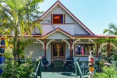 Image de The Chalet & Teacastle cottage, Unique cottage privé pour artistes dans un jardin biologique