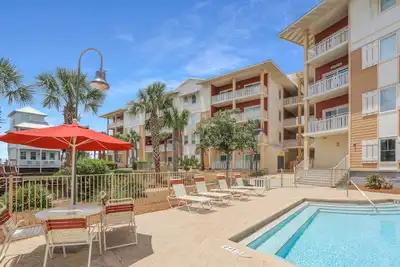 Image de Vue sur le golfe, Gated Communauté avec piscine, WiFi ~ Waterside Village Condo 302