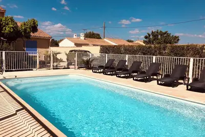 Air-conditioned studio with a splendid view of the garden and Diamond Rock