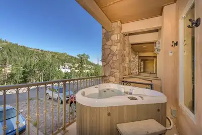 Image de Hébergement de luxe sans compromis avec bain à remous privé