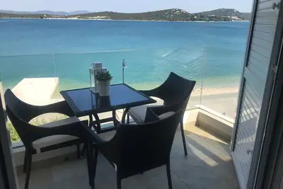 Image de Appartement avec belle vue sur le lac - 10 m de la mer - Année 2016