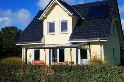 Image de Nouveau 2018 maison de vacances exclusivement près de la plage, sauna, cheminée, WiFi gratuit, jardin