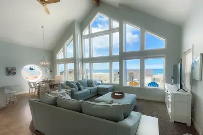 Image de Hibiscus Haven - Vues panoramiques sur l'océan, à seulement 20 pas de la plage!