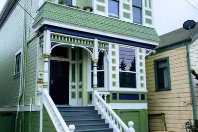 Image de West Oakland Victorian 1 pâté de maisons de Bart, 1 arrêt de Sf, par Jack London Square