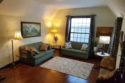Image de Cosy 2b / 1. 5b cottage 2. 0 miles du centre de Minneapolis