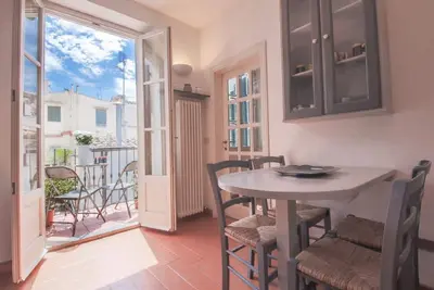 Image de Carlotta's home, charmant appartement avec 3 chambres à coucher.