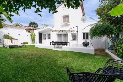 Image de Small beachside house in Costabella, Marbella