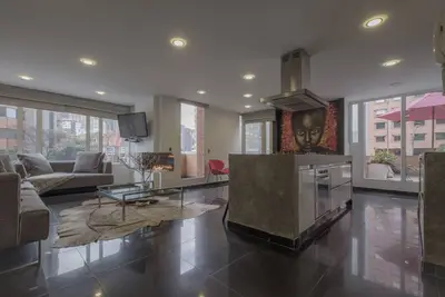 Image de Incroyable duplex moderne 3beds-3 bains, 6 personnes, retrouvez les vidéos de aprt sur les photos
