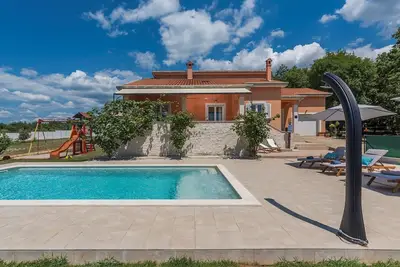 Image de Belle maison de vacances Tana avec piscine privée