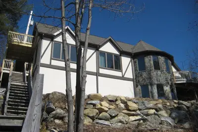 Image de Little Bit Of Heaven sur le lac George Direct Waterfront