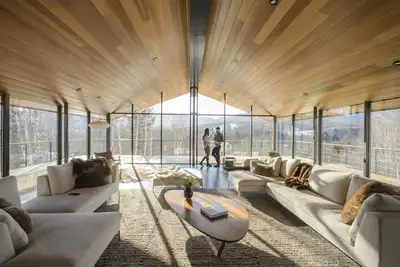 Image de Luxe moderne avec une vue imprenable et emplacement A +