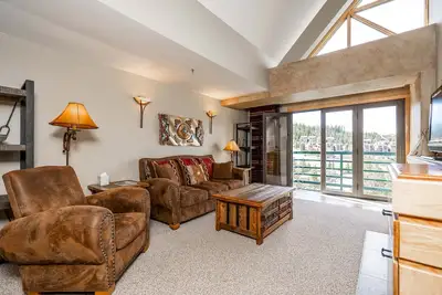 Image de Cozy condo w / bain à remous partagé et un accès facile à Big Sky Ski Resort!