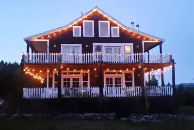 Image de Vues, vues, vues - Maison rustique située au centre au coeur des séquoias