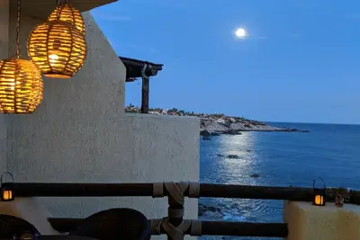 Image de Hear The Waves Oceanfront Penthouse