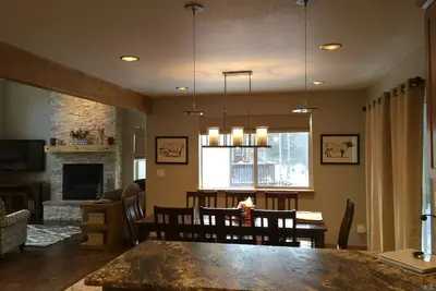 Image de Belle maison sur 10 Mile Creek!