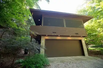 'River Groove' Une habitation moderne dans les bois. Emplacement souhaitable à Saugatuck