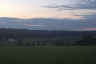 Image de Évadez-vous dans notre maison en pierre romantique au bord d'un étang surplombant le pays Amish