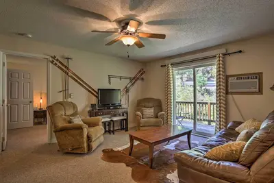 Image de Nouveau! Condo confortable avec accès au bain à remous près du ski!