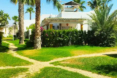 Image de Maisonette avec terrasse couverte, près de la plage, solarium, A/C, Wifi,