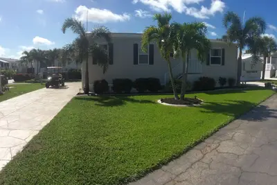 Image de Belle maison à Fort Myers Beach communauté fermée avec piscines spa et bien plus encore