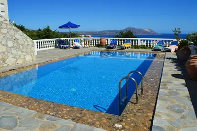 Grande piscine ★ Vue sur la mer ★ Greek Blue & White Villa