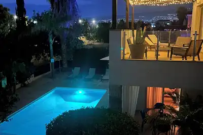 Image de Villa avec vue sur la mer et piscine privée