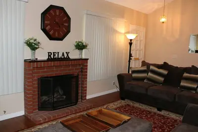 Image de Belle Townhome Remodeled w / Marche rapide à la Disney Resort & Conv. centre